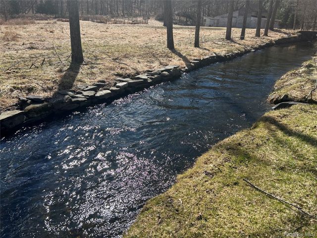 194 Vineyard Avenue, Highland, NY 12528