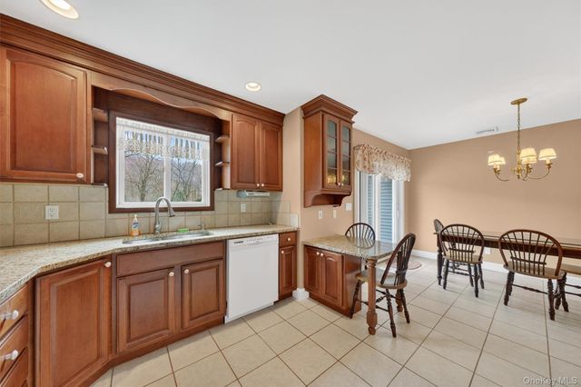 194 Vineyard Avenue, Highland, NY 12528