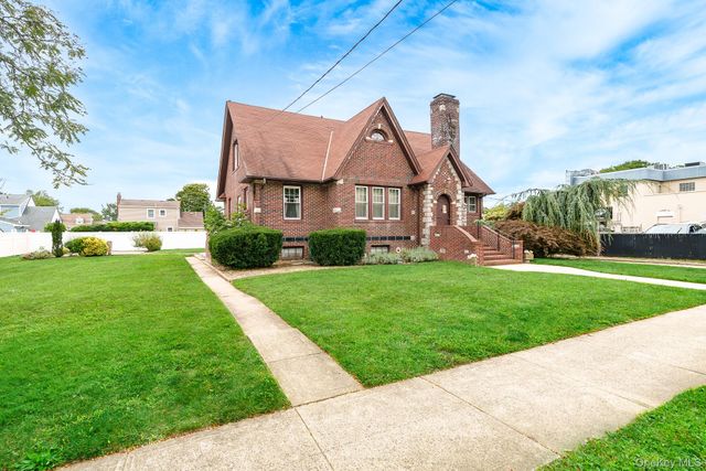 2320 Woodland Avenue, Wantagh, NY 11793