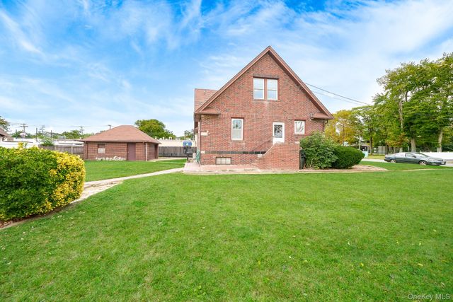 2320 Woodland Avenue, Wantagh, NY 11793