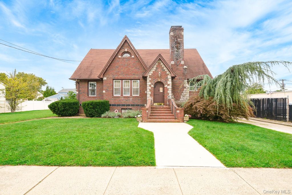 2320 Woodland Avenue, Wantagh, NY 11793 — exterior