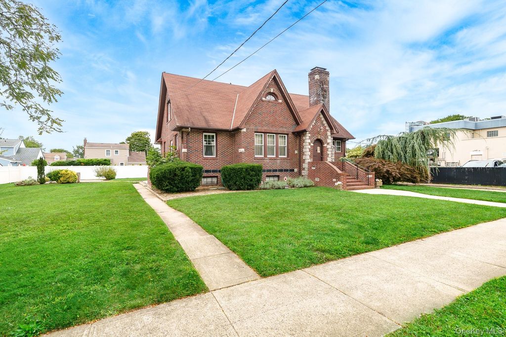 2320 Woodland Avenue, Wantagh, NY 11793 — photo 3