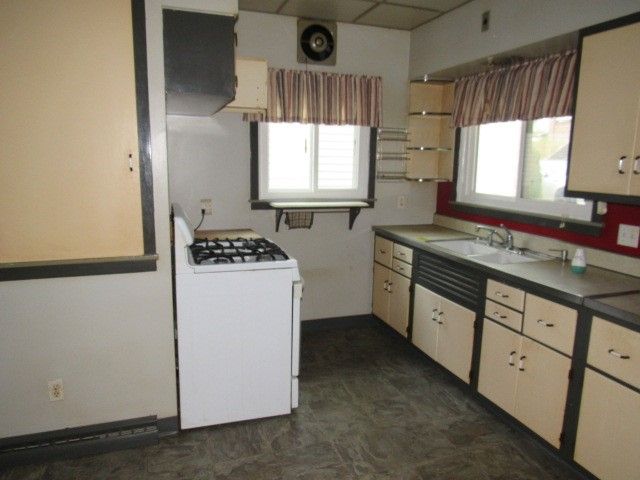 206 Lookout Avenue, Charleroi Boro, PA 15022