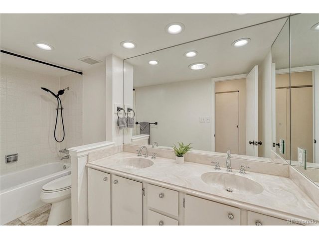 4250 S Olive St 202, Denver, CO 80237