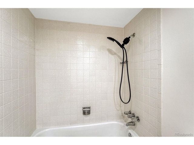 4250 S Olive St 202, Denver, CO 80237
