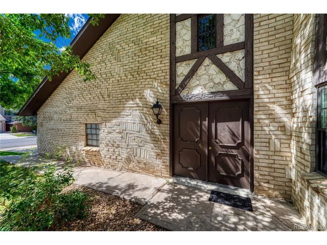 4250 S Olive St 202, Denver, CO 80237