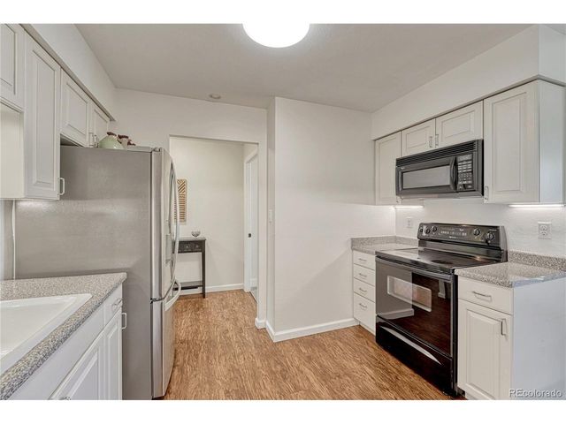 4250 S Olive St 202, Denver, CO 80237