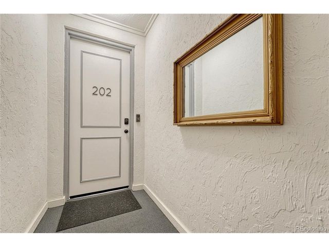 4250 S Olive St 202, Denver, CO 80237