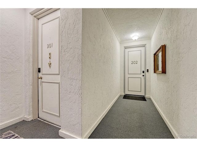 4250 S Olive St 202, Denver, CO 80237