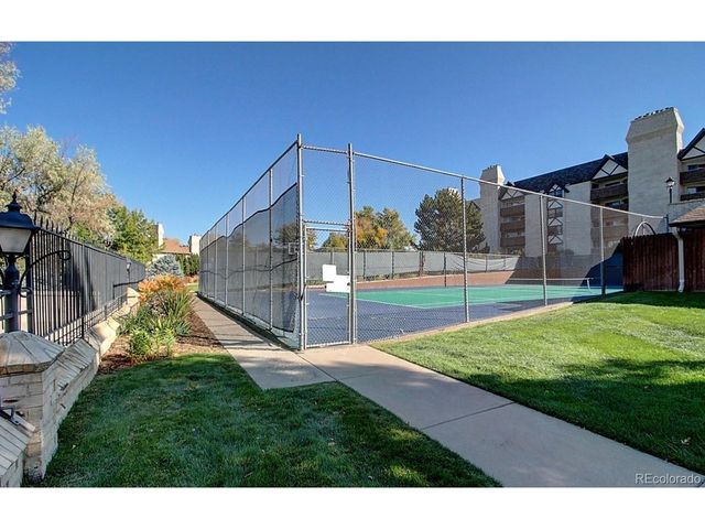 4250 S Olive St 202, Denver, CO 80237