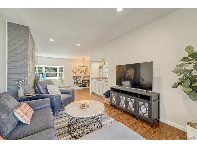 4250 S Olive St 202, Denver, CO 80237