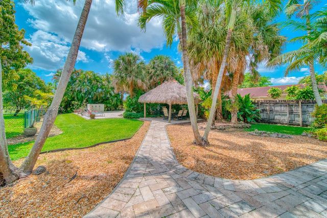 7320 SW 100th Ct, Miami, FL 33173