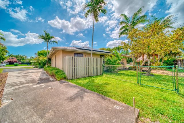 7320 SW 100th Ct, Miami, FL 33173