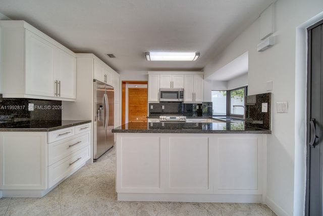 7320 SW 100th Ct, Miami, FL 33173