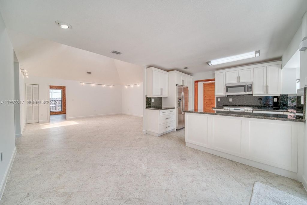 7320 SW 100th Ct, Miami, FL 33173