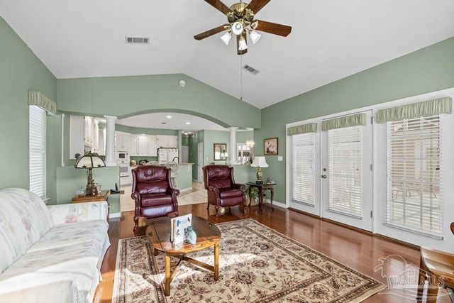 2537 Meek St, Gulf Breeze, FL 32563