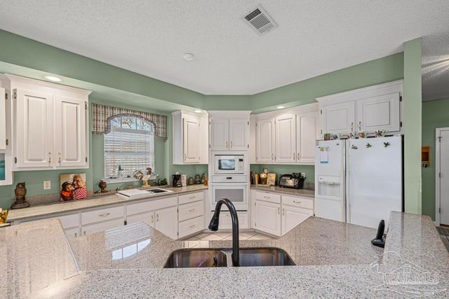 2537 Meek St, Gulf Breeze, FL 32563