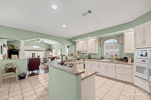 2537 Meek St, Gulf Breeze, FL 32563