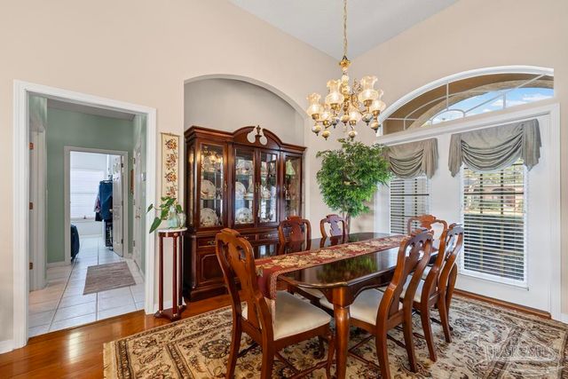 2537 Meek St, Gulf Breeze, FL 32563