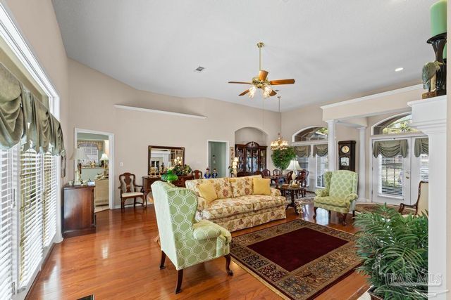 2537 Meek St, Gulf Breeze, FL 32563