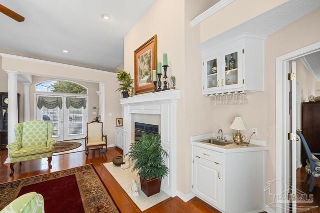 2537 Meek St, Gulf Breeze, FL 32563