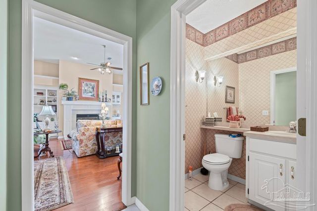 2537 Meek St, Gulf Breeze, FL 32563