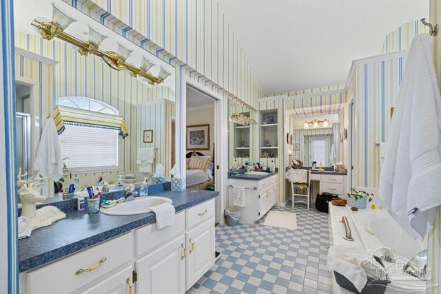 2537 Meek St, Gulf Breeze, FL 32563