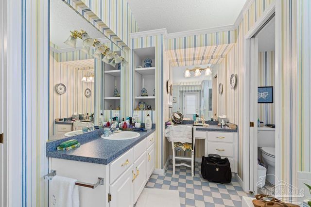 2537 Meek St, Gulf Breeze, FL 32563