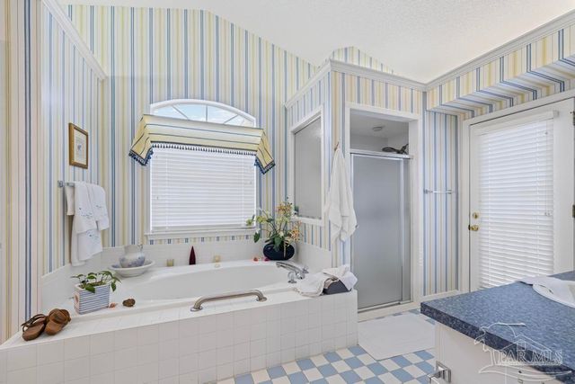 2537 Meek St, Gulf Breeze, FL 32563