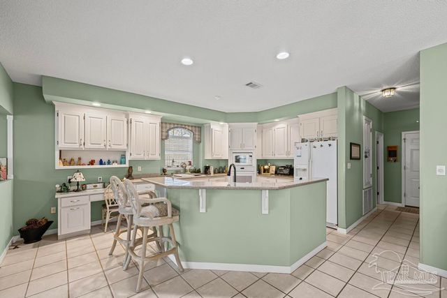 2537 Meek St, Gulf Breeze, FL 32563