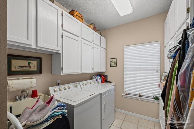 2537 Meek St, Gulf Breeze, FL 32563