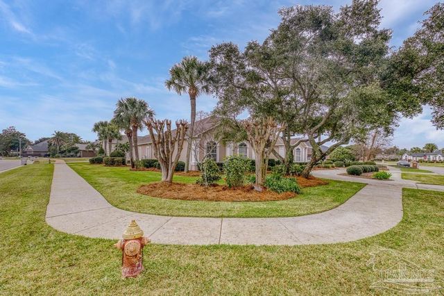 2537 Meek St, Gulf Breeze, FL 32563