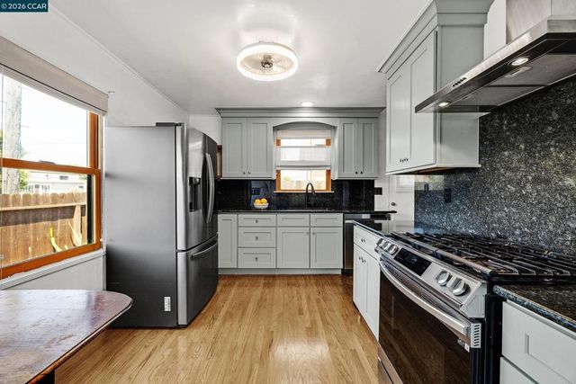 2370 Pine Ave, Richmond, CA 94806