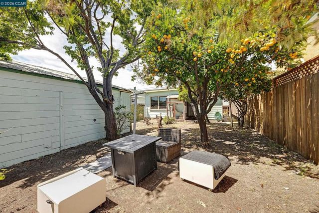 2370 Pine Ave, Richmond, CA 94806