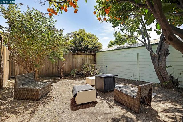 2370 Pine Ave, Richmond, CA 94806