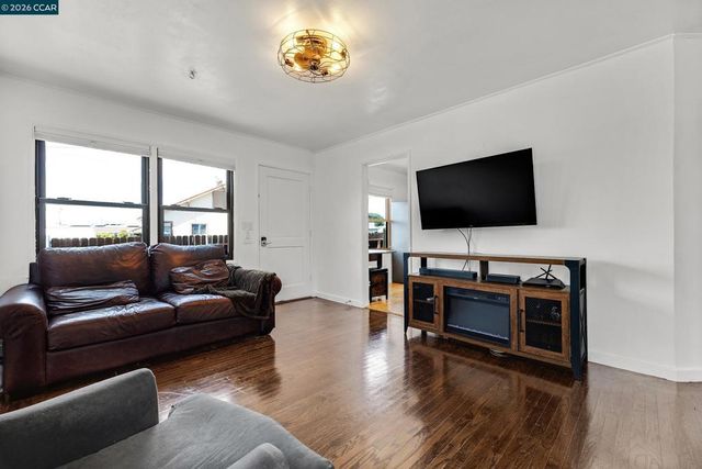 2370 Pine Ave, Richmond, CA 94806