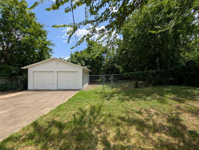 5109 Thurston Road, River Oaks, TX 76114