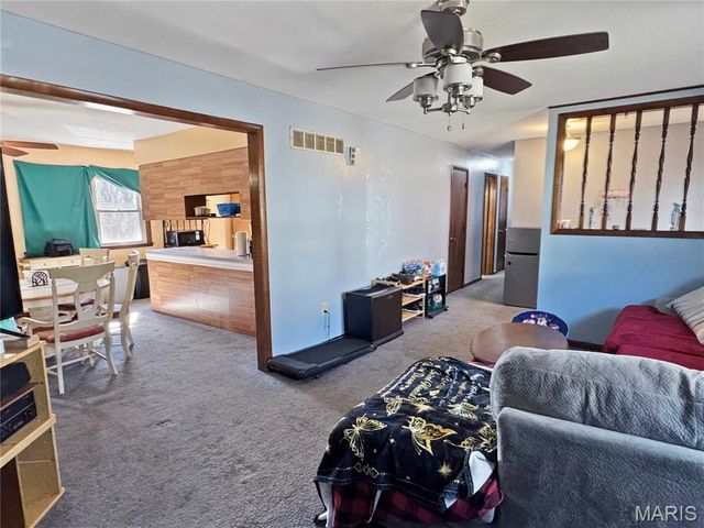 1002 Marilyn Court, Washington, MO 63090