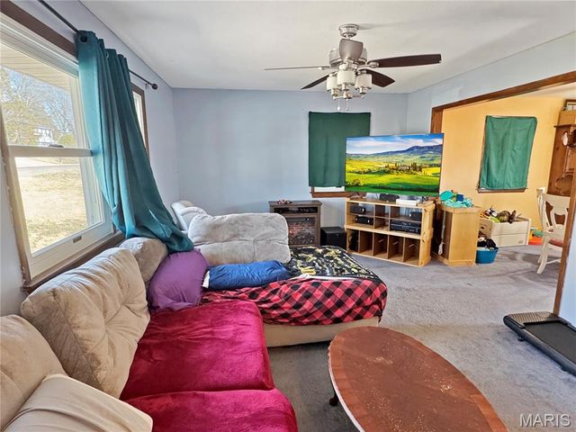 1002 Marilyn Court, Washington, MO 63090