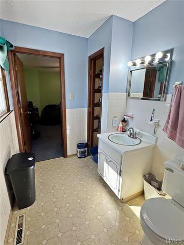 1002 Marilyn Court, Washington, MO 63090