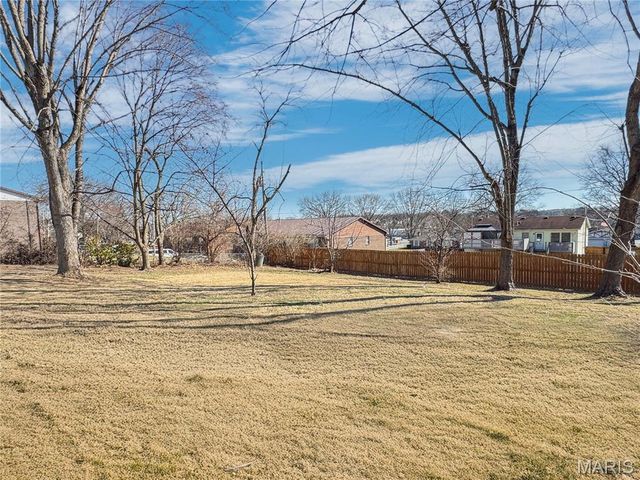 1002 Marilyn Court, Washington, MO 63090