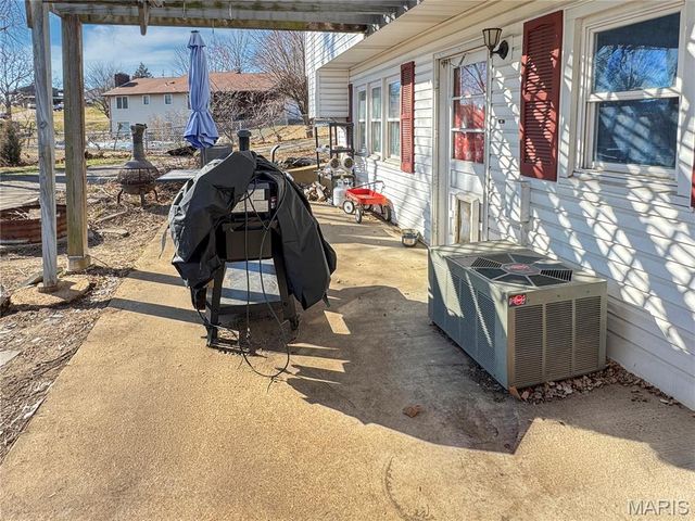 1002 Marilyn Court, Washington, MO 63090