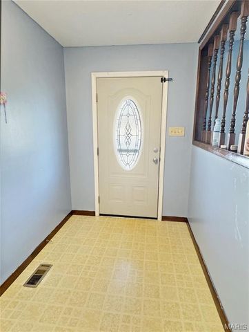 1002 Marilyn Court, Washington, MO 63090