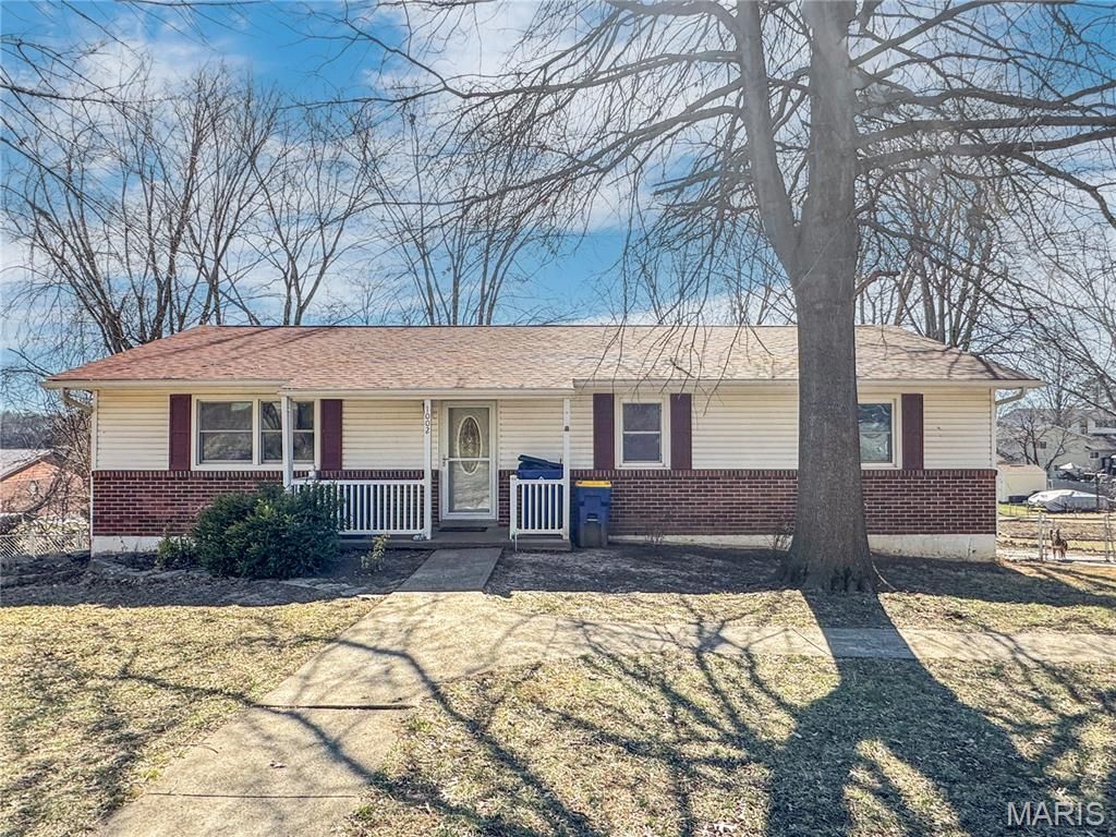 1002 Marilyn Court, Washington, MO 63090