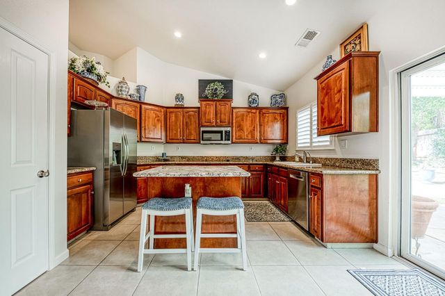 1140 E Sawgrass Avenue, Fresno, CA 93730