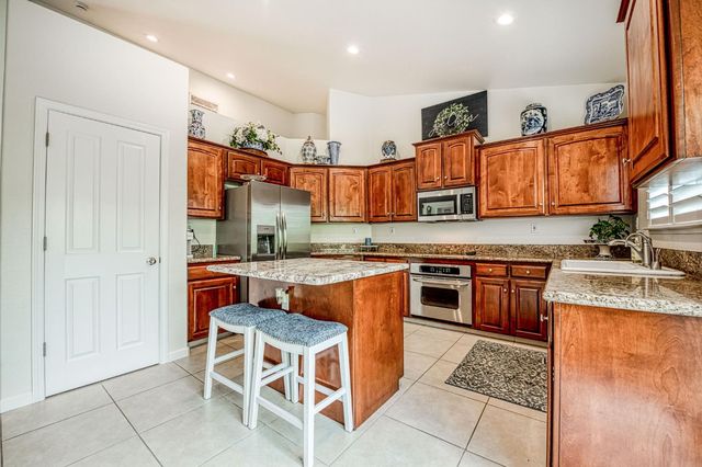 1140 E Sawgrass Avenue, Fresno, CA 93730