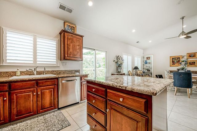 1140 E Sawgrass Avenue, Fresno, CA 93730