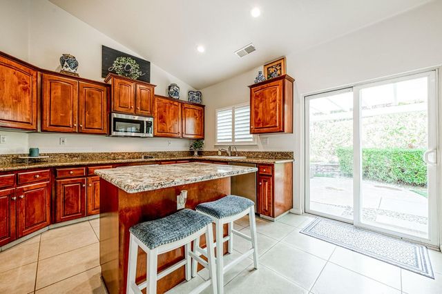 1140 E Sawgrass Avenue, Fresno, CA 93730