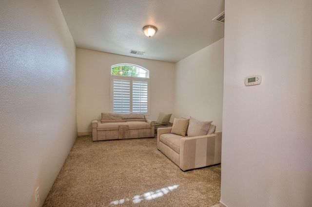 1140 E Sawgrass Avenue, Fresno, CA 93730