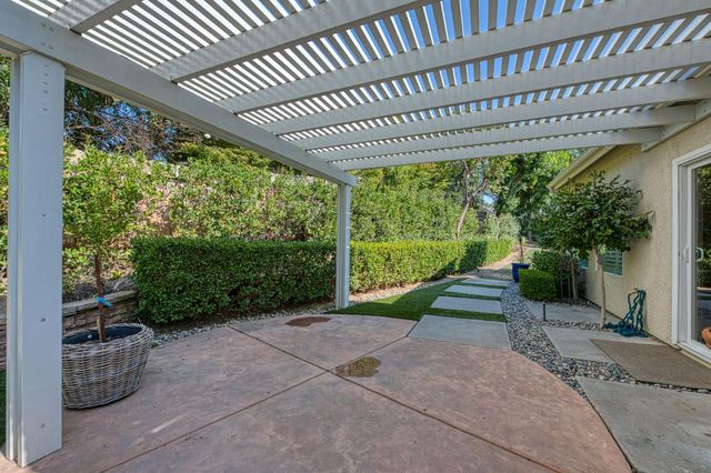 1140 E Sawgrass Avenue, Fresno, CA 93730